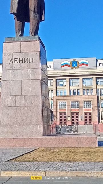 Театральная площадь вид на памятник Ленину (Саратов)