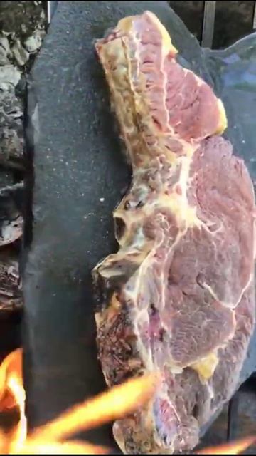 Стейк на камне! Очень Сочный! #мясо#стейк#жарим#жаримнакамне#вкусно#еда#накостре