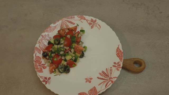 Салат с перловой крупой и овощами