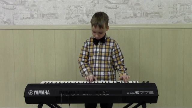 Лапин Демьян (7 лет). - Английская народная песенка "Танец утят"; - Ж.Металлиди "Дождик".