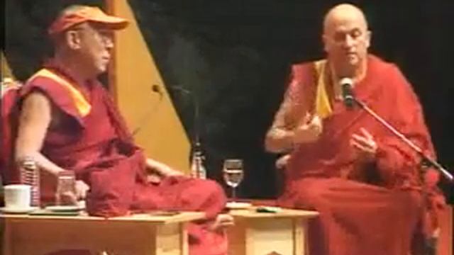 Dalai-lama - Paris Bercy 2003 - 12 octobre 2013 (partie 1)