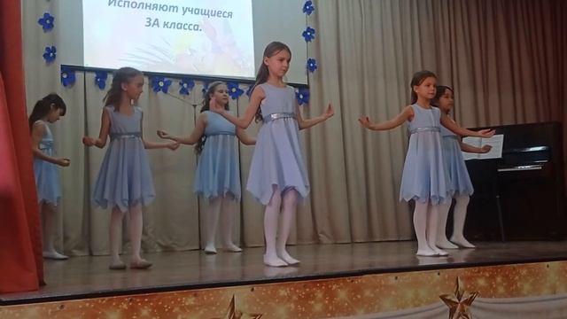8 марта Вальс Дога для мамочки со школьной сцены #мама #8марта #танцыдлядетей #музыка #песни_книги