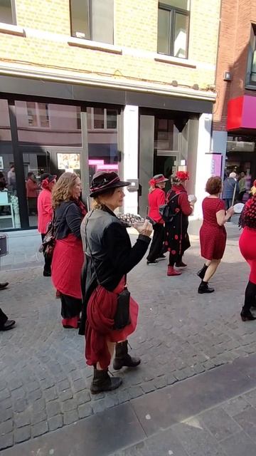 #ЖизньвБельгии Обычная суббота в Лёвене 🥁🪇🪘