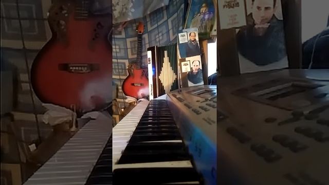 Неподберу сейчас такого слова. Слова .Николая Рубцова. Муз.и исполнитель Николай Кенор ..mp4