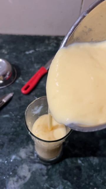 Yummy Mango Shake Recipe। #shorts #viral #mangoshake #mangorecipe