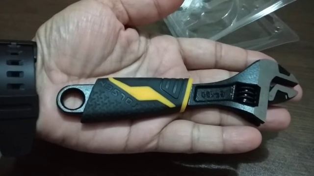 TOLSEN 6 INCHES ADJUSTABLE WRENCH.
