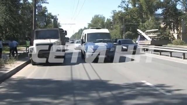 Очищать улицы от грузовиков, припаркованных не по правилам, начали сотрудники госавтоинспекции