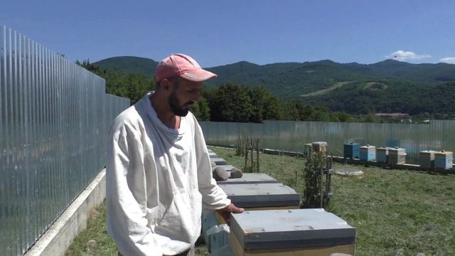 Ремонтирую крыши на ППУ ульях 4.07.2019