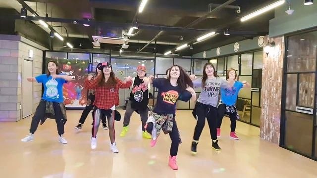 ZUMBA AndresFw - El Baño - Enrique Iglesias Ft Bad Bunny (Letra) - Choreo by Shindomg in Korea