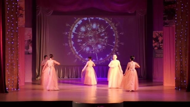 "Менуэт" премьера для любимых мамочек 8 марта 2025