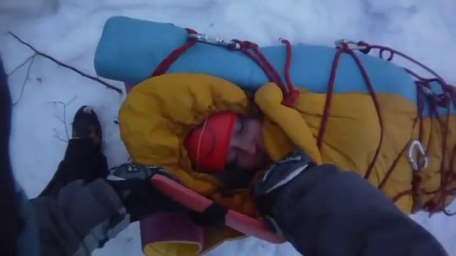 Тая в носилках