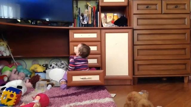 Как лена смотрит мультики)