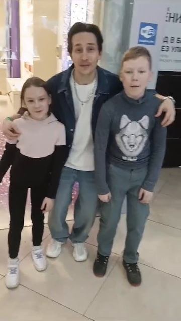 Посередине SLAVA SKRIPKA