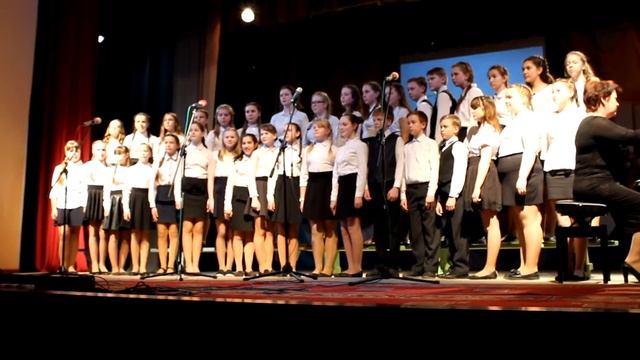 Хор старших классов "Улетели журавли" и "Ехала деревня"
