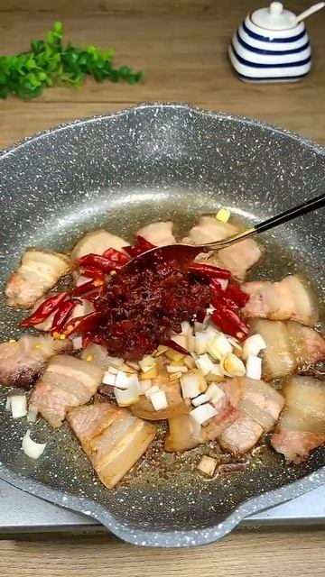 Noodle Pork belly soup chinese food