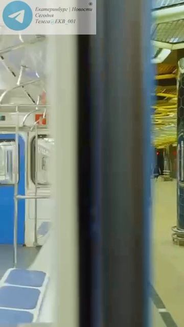 Николай Василенко поздравил екатеринбурженок в метро 🩷