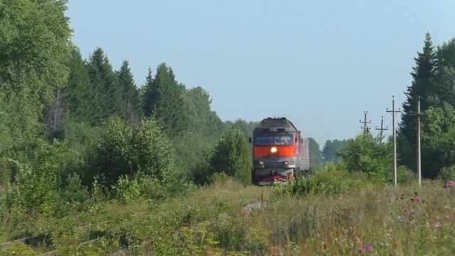 "Гость из Серова". ТЭП70-0181 с пригородным поездом Предтурье - Алапаевск с приветливой бригадой