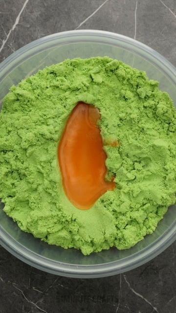 Как сделать восковую руку