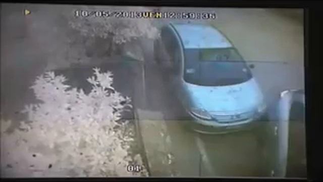 Stalker insegue una donna con un machete