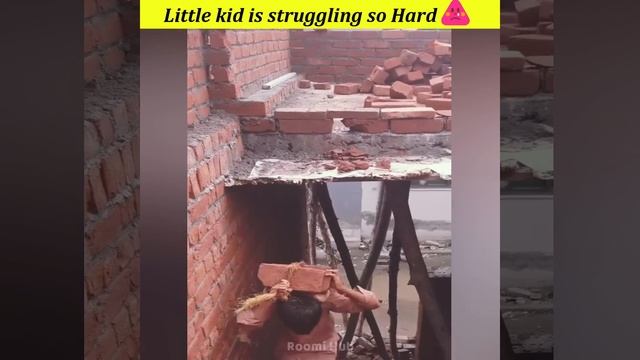 Little kid shifting bricks - Little kid doing hardwork - kid doing labour #shorts