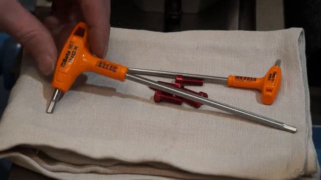 Red Allen screws made of aluminum for the QuillWheel on the Bernardo BF 30 G