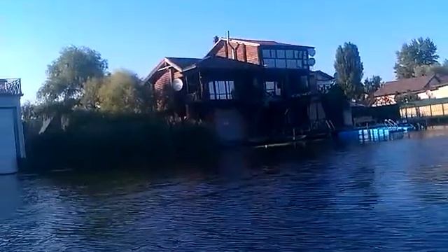 Путешествие из Киева в Украинку по Днепру. Июнь 2016.