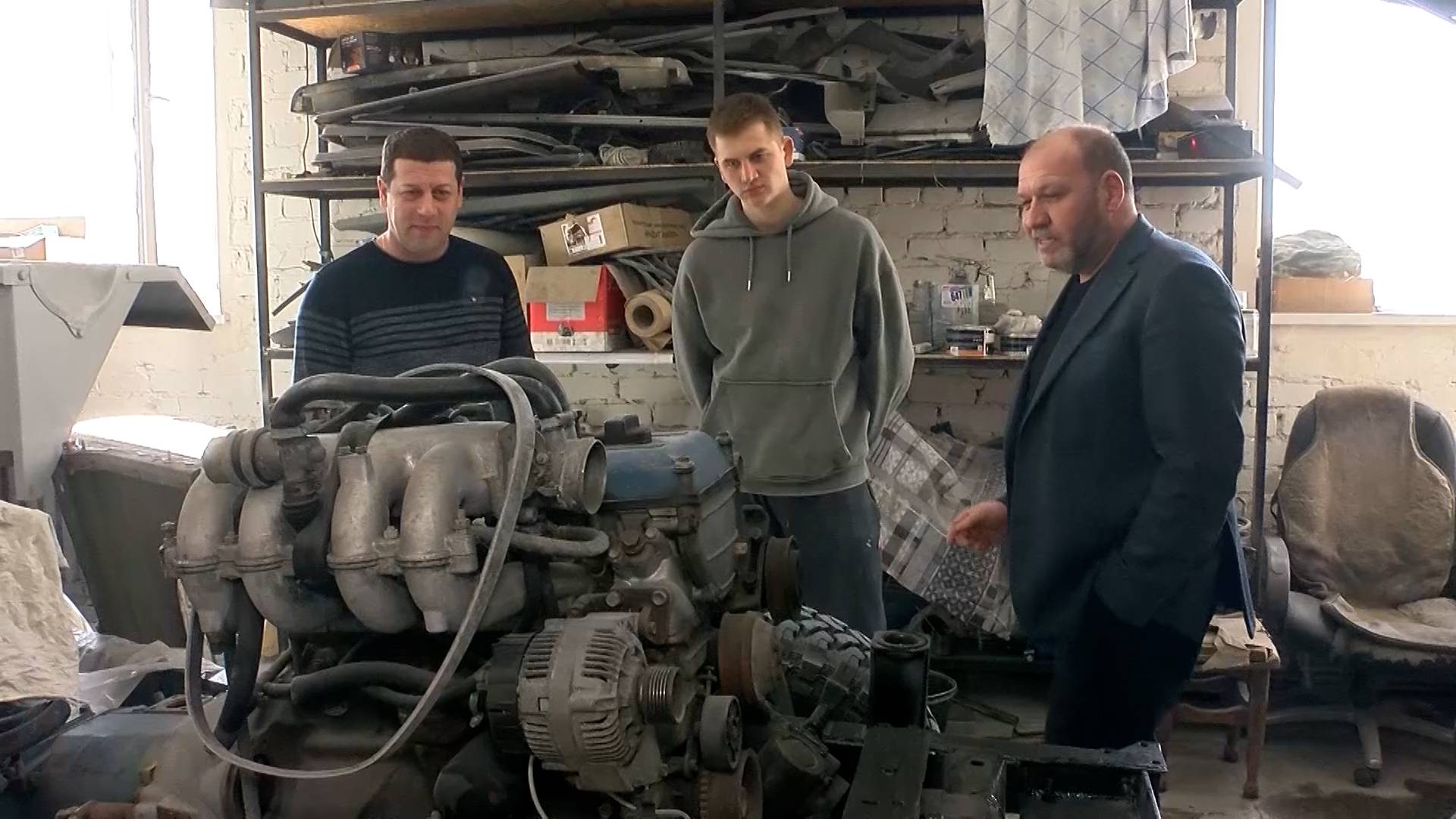 В АВТОСЕРВИСЕ НЕВИННОМЫССКА МОДЕРНИЗИРУЮТ АВТОМОБИЛИ ДЛЯ ОТПРАВКИ В ЗОНУ СВО