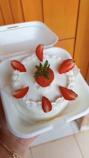 Bento cake mini strawberry #bentocakes #strawberrycake #shorts