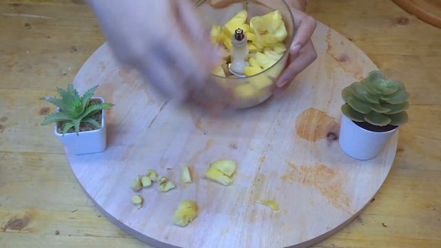 Tvrd i jak kao kamen svaki dan, to tvoja žena želi - jednostavan recept banane i ananasa