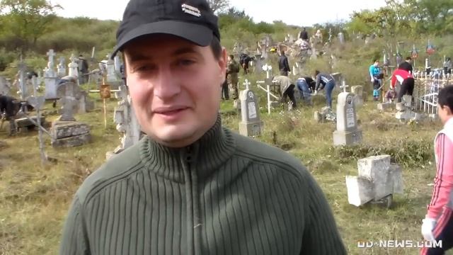 Одеські патріоти Українни розчистили старовинний козацький цвинтар