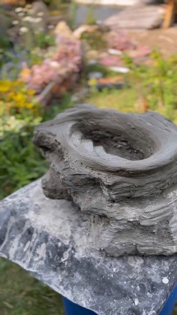 Вазон своими руками из бетона. Работа продолжается#Кам еннаяроза#цветы  #садТатьяны#вазон#суккулент