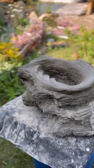 Вазон своими руками из бетона. Работа продолжается#Кам еннаяроза#цветы #садТатьяны#вазон#суккулент