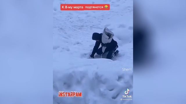 А я несу тебе цветы, а я несу тебе цветы...)))