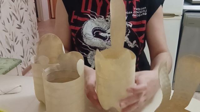 Делаем горшки для цветов из пластиковых бутылок.mp4