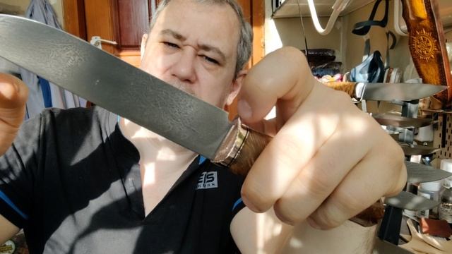 Всех женщин, девушек и бабушек с 8 марта. Кратенький обзорчик ножей.