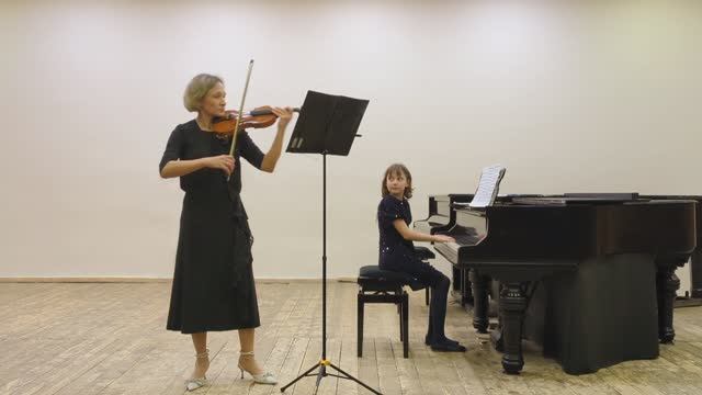 Калгина Елена, 11 лет. С. Прокофьев "Песня без слов", П. Чайковский "Мазурка" .