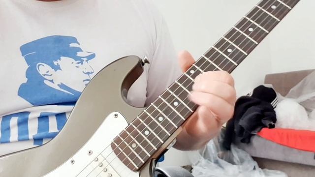 Песня Матвея. От людей на деревне не спрятаться. Метал кавер на электрогитаре. Соло