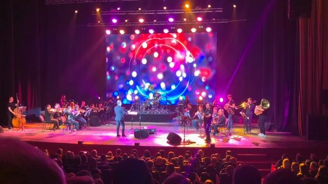 А не спеть ли мне песню?