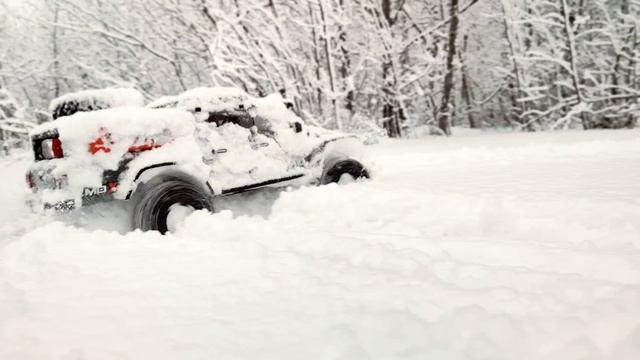 Безумец за рулём Jeep Crossrc зимой