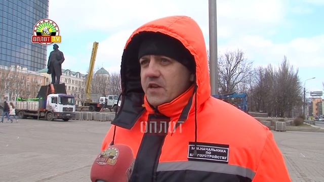 Коммунальщики наводят порядок в городе