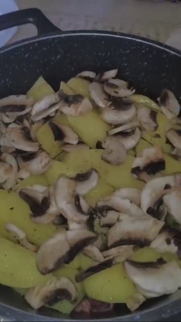 простой и вкусный рецепт🥣говядина с овощами🥘🥄