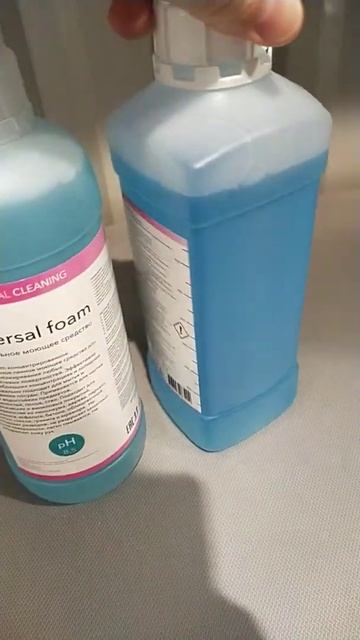 Universal Foam 1 литр в квадратной и круглой бутылке. Один и тот же товар только в разной фасовке))