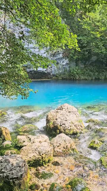 Абхазия, у Голубого озера