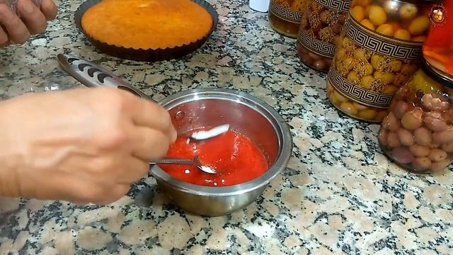 كيك الفراولة غي ب 2 بيضات كتجي هشيشة #حلويات_سهلة #كيك