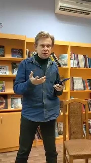 Дмитрий Волжанин читает свои стихи