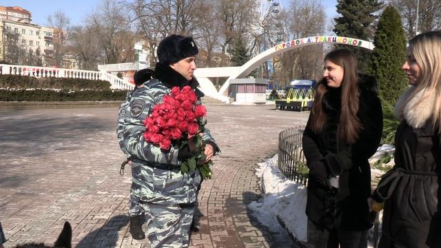 В Ростове-на-Дону сотрудники кинологической службы вышли на праздничный патруль