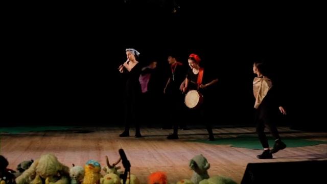 Вистава театру "Інкунабула" - "Десь у веселому краю", режисер А. Сенчук, 2011 рік. Ч. 1