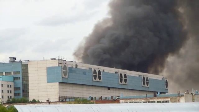 Пожар горит Зил