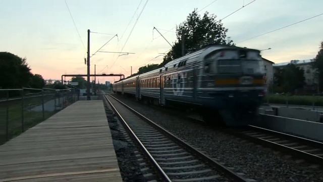 Дизель-поезд ДР1А-228/312 на о.п. Китсекюла / DR1A-228/312 DMU passing Kitseküla stop