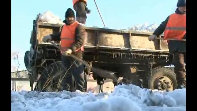 В Уральске коммунальные службы активизировали вывоз снега